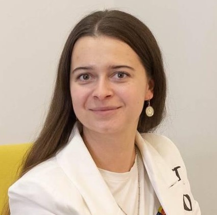 Со скольких лет дети идут в школу, рассказывает директор частной школы