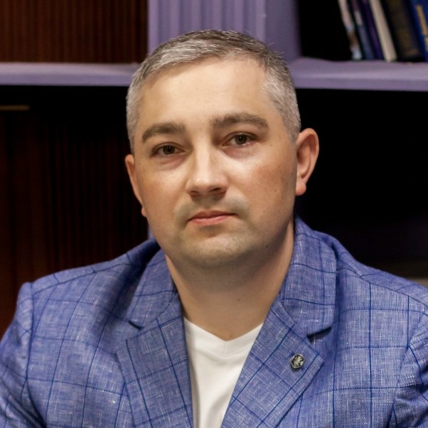 Плюсы и минусы платных школ называет кандидат технических наук Юрий Субачёв