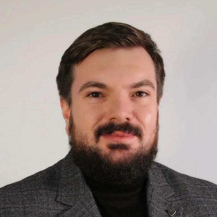 Топ удалённых профессий в образовании называет директор Института развития квалификаций Олег Вахрушев